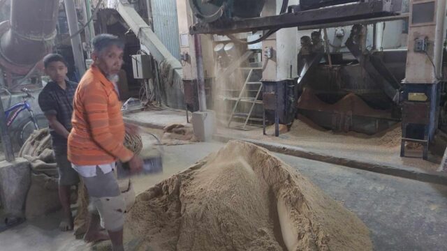 আশুগঞ্জে ড্রায়ার মিলে বিপর্যস্ত জনজীবন,দেখার দায়িত্ব কার?