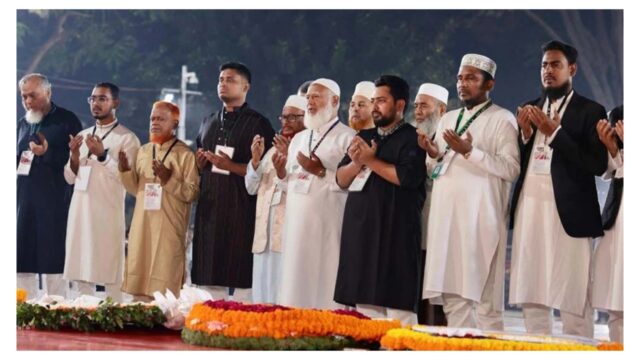 শহীদ মিনারে বিরোধীদলীয় নেতার শ্রদ্ধা: সঙ্গে ছিলেন নাহিদ ও হাসনাত